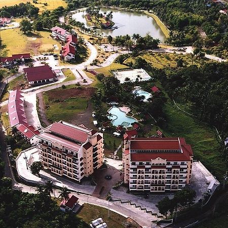Graceland Estates And Country Club Hotel Lucena Esterno foto